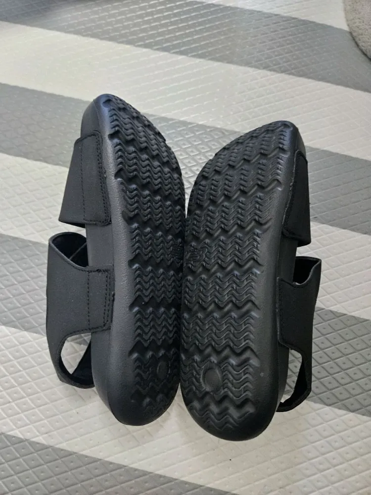 (새상품)(택포) 뉴발란스 아동 샌들 블랙 200mm 이미지