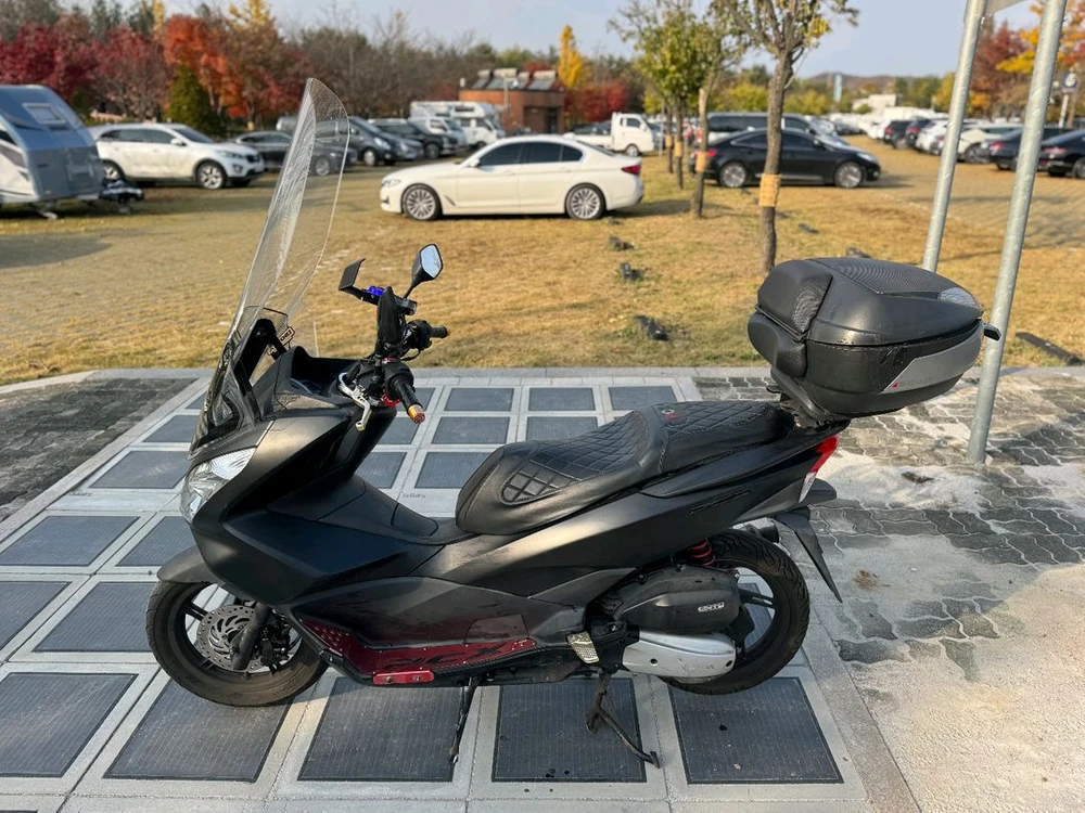 혼다 pcx125 16년 풀배기 스마트키차량 판매합니다 이미지
