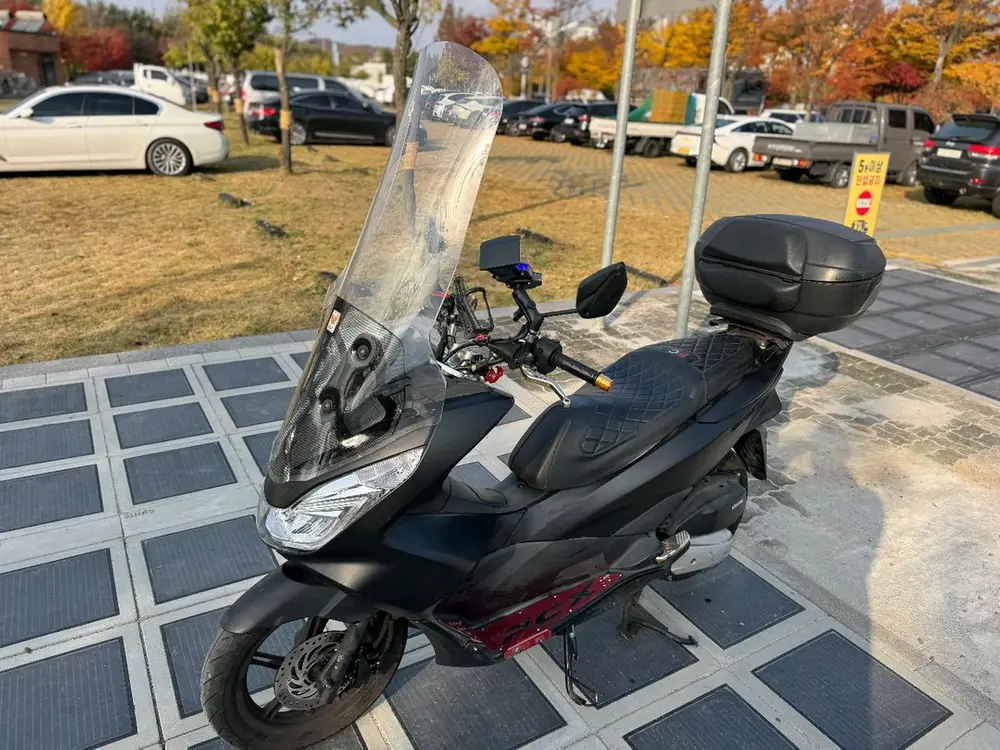 혼다 pcx125 16년 풀배기 스마트키차량 판매합니다 이미지
