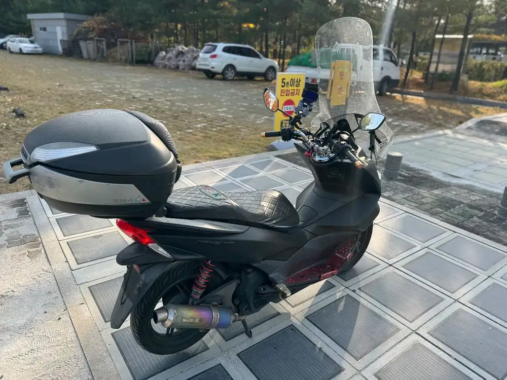 혼다 pcx125 16년 풀배기 스마트키차량 판매합니다 이미지