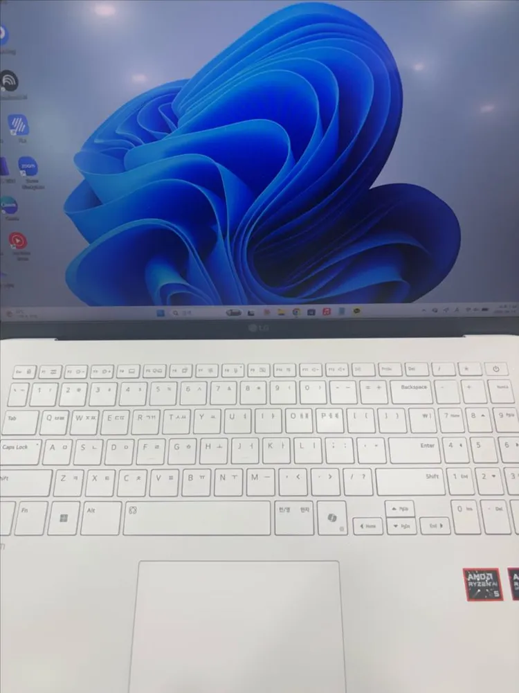 LG 그램 AMD Ryzen AI 5 15인치 화이트 이미지