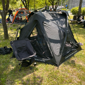새제품급)브루클린웍스 신형 원터치 게이트웨이 텐트 (블랙) 풀세트 + 전용 이너매트 이미지