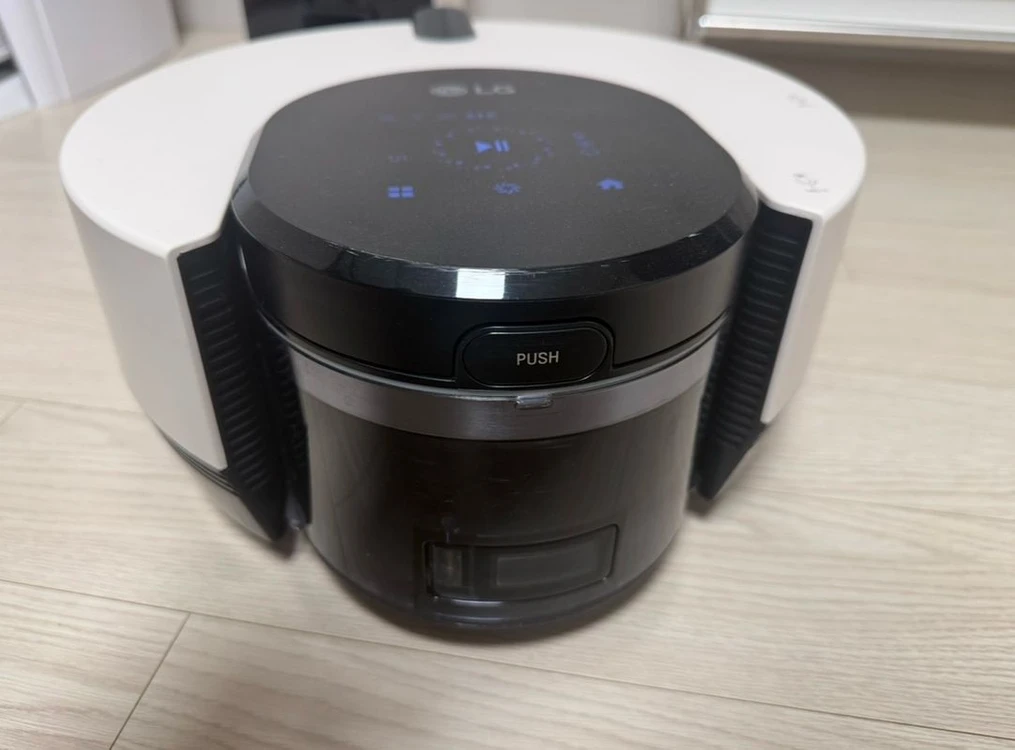 엘지 오브제컬렉션 코드제로 R9 올인원타워 로봇청소기 이미지