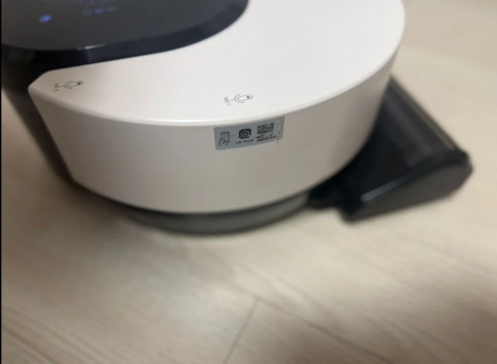 엘지 오브제컬렉션 코드제로 R9 올인원타워 로봇청소기 이미지