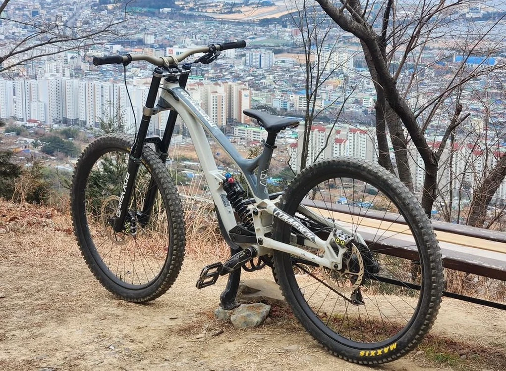 코멘샬 v4 풀샥 mtb 이미지