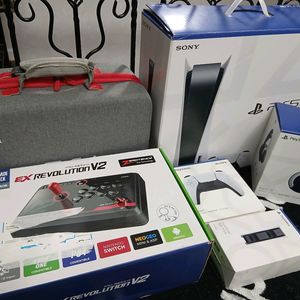 PS5 디스크 특A급+ 조이스틱2개/거치대/헤드셋/철권스틱/매직컨버터/가방 케이스 일괄 판매 이미지