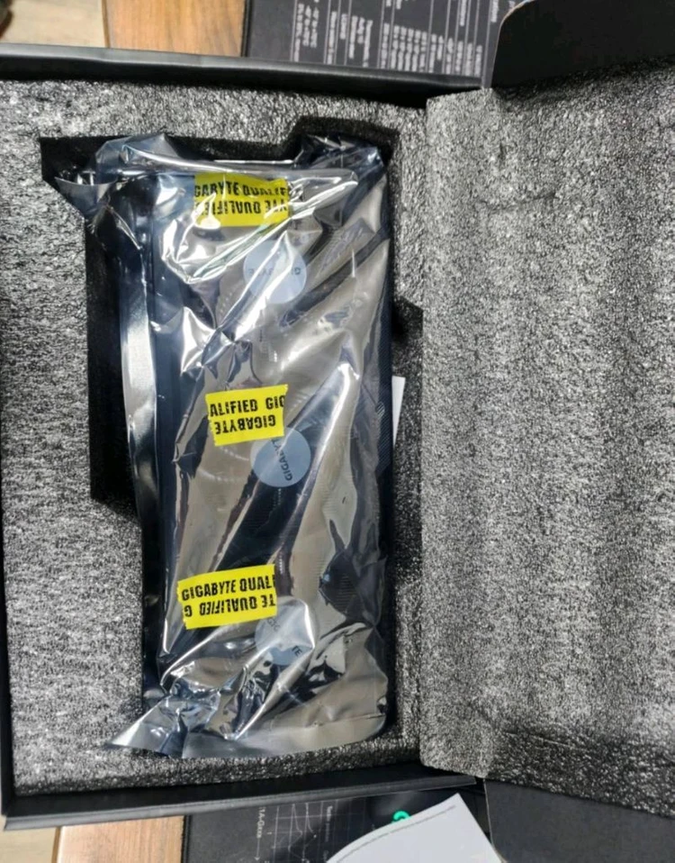 기가바이트 RTX 4070 그래픽카드 이미지