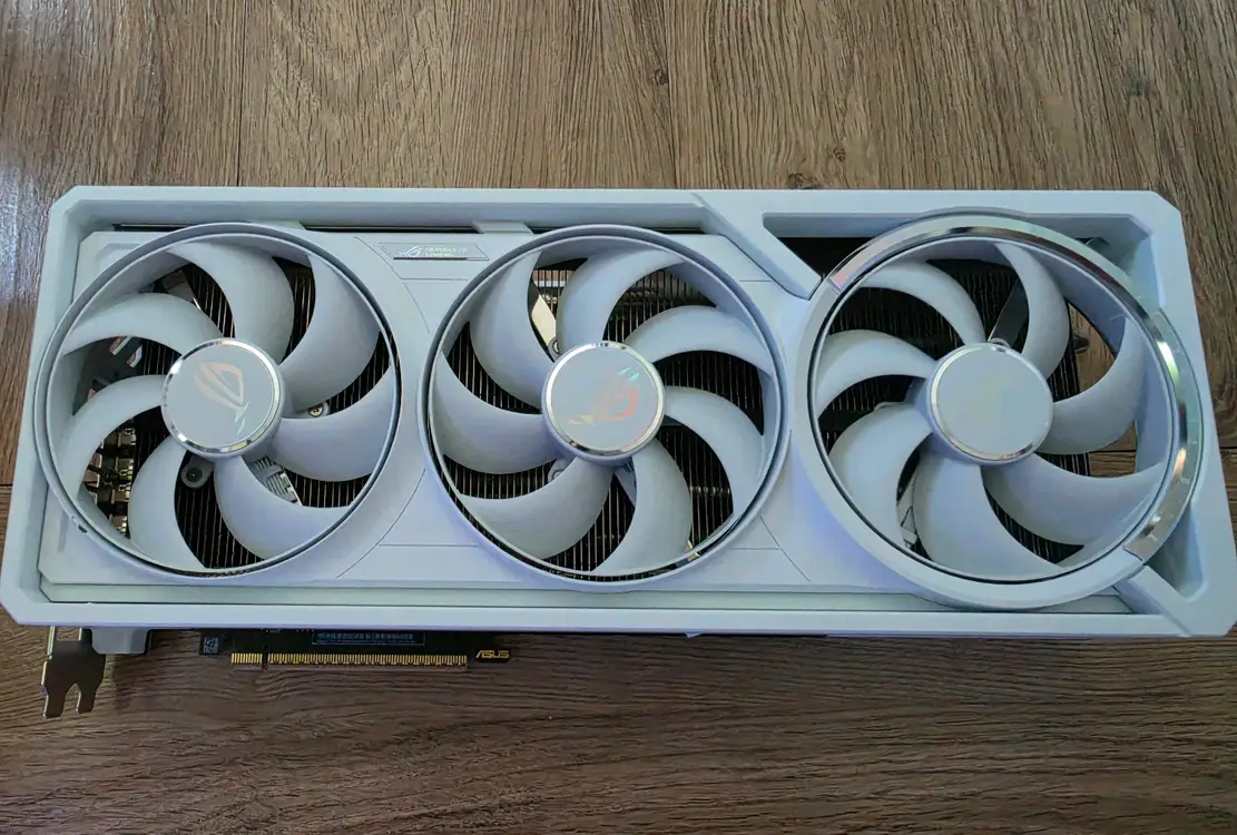 RTX5090 ASTRAL 화이트 아스트랄 상태좋음 이미지