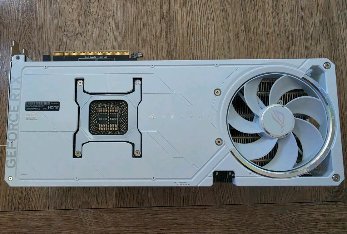 RTX5090 ASTRAL 화이트 아스트랄 상태좋음 이미지