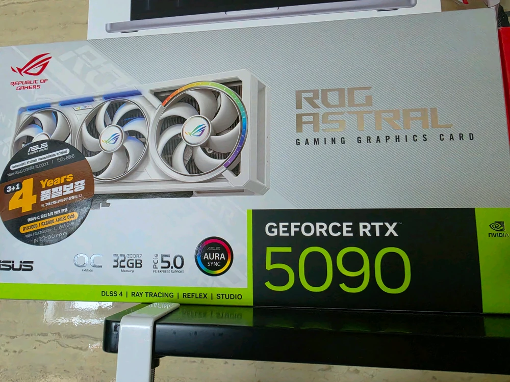 RTX5090 ASTRAL 화이트 아스트랄 상태좋음 이미지