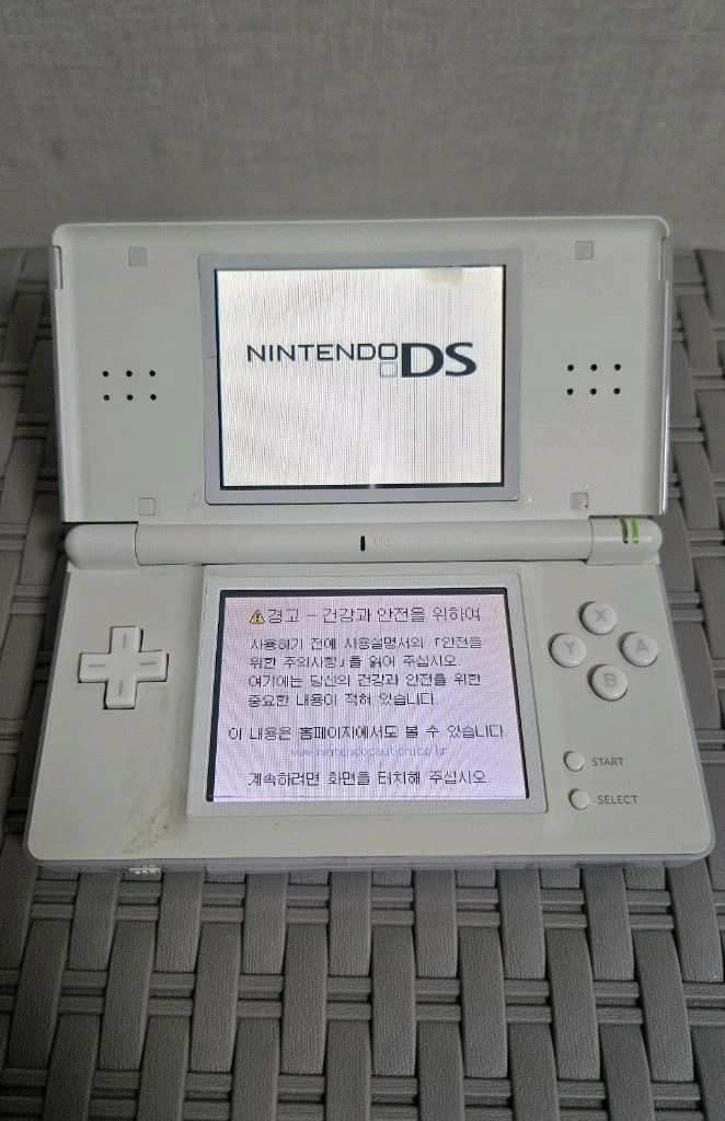 닌텐도 ds 라이트 화이트 이미지