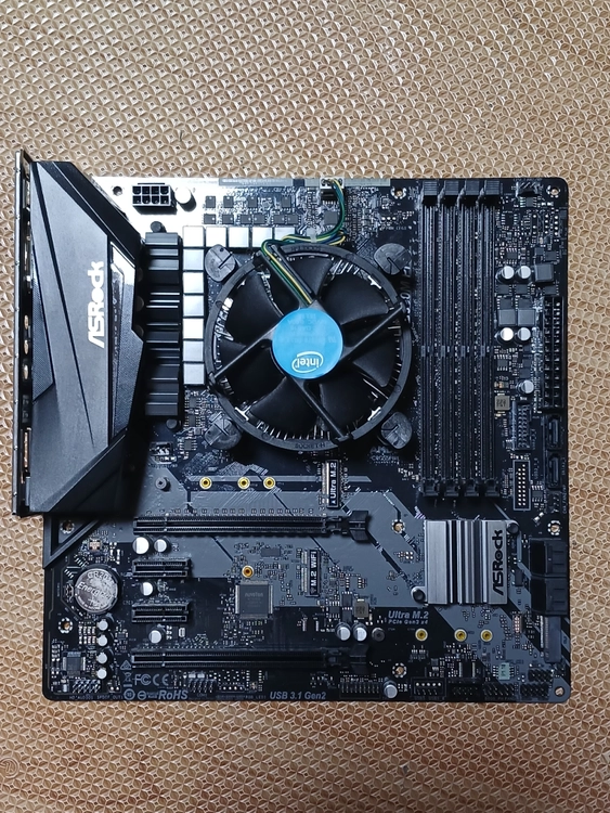 반본체 i7 8700 + b360m pro4 + 쿨러 // 흥정XXX 이미지