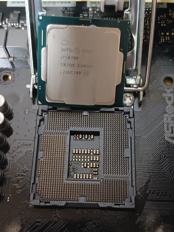 반본체 i7 8700 + b360m pro4 + 쿨러 // 흥정XXX 이미지