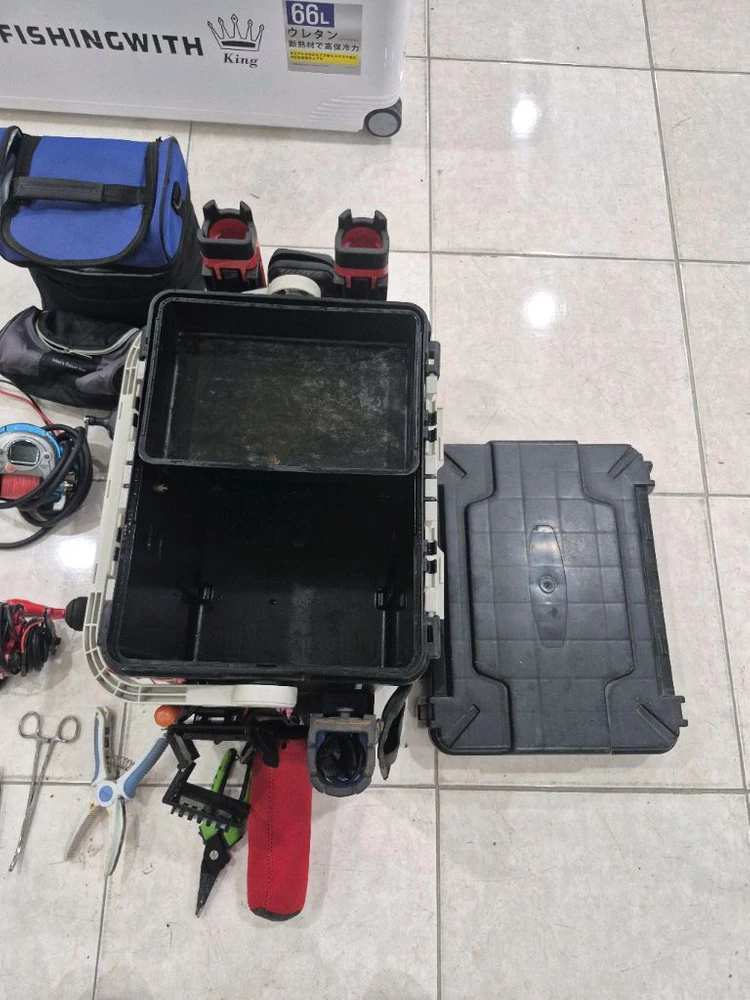 갈치 낚시 풀세트 전동릴 2개 66L 쿨러 고급갈치대 2대 메이호 테클박스 집어등 묶음바늘 기동줄 장갑수건 등 바로 이미지