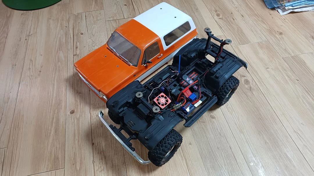 트랙사스 TRX4 블레이저 1979 RC카 - 안심되는 중고거래