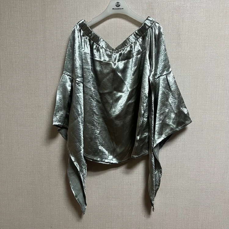 새상품 실버 오픈숄더 나팔소매 블라우스(S) 이미지