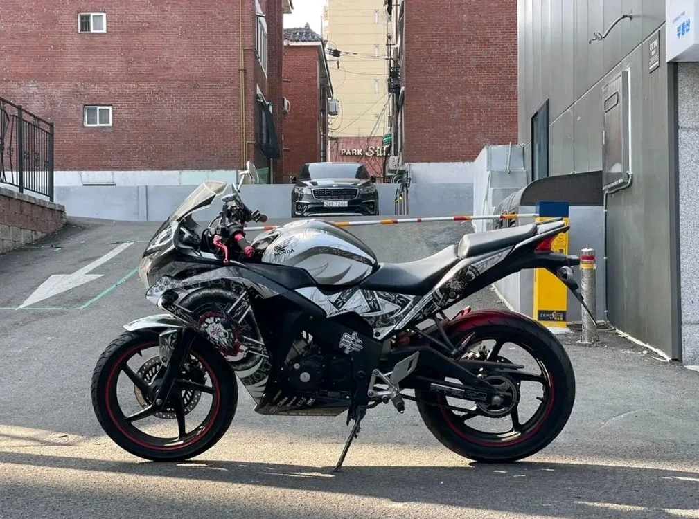 Cbr125 2015 SC슬립온 구변 2만KM 판매 이미지