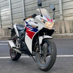 CBR125 2016 건담카울 3만 판매합니다 이미지