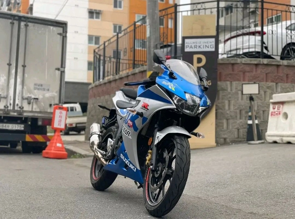Gsx-r125 2022년 머플러 구변 튜닝바이크 판매 이미지