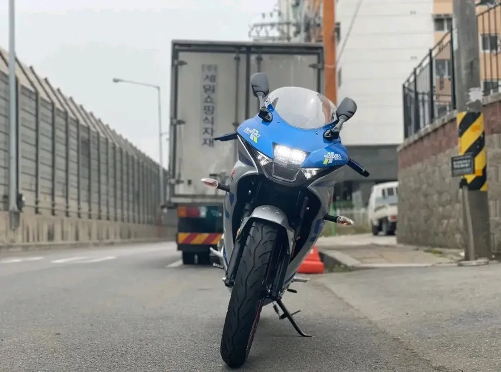 Gsx-r125 2022년 머플러 구변 튜닝바이크 판매 이미지