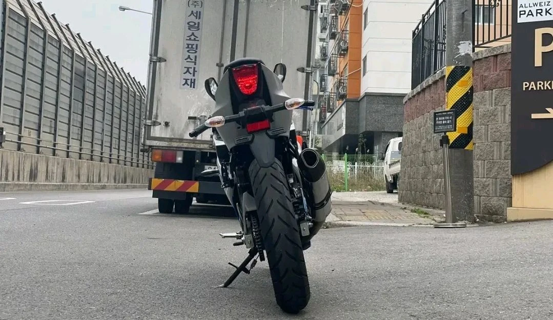 Gsx-r125 2022년 머플러 구변 튜닝바이크 판매 이미지