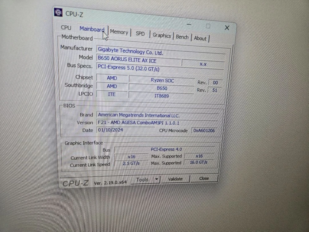 라이젠 7800x3d 수냉 b650 ddr5 6000 32gb 3070 화이트 팔아요 이미지