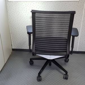 수입명품 스틸케이스 씽크체어 이미지