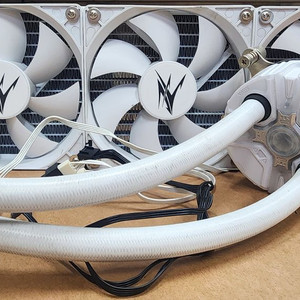 잘만 Reserator5 Z36 화이트 3열 수냉쿨러 이미지