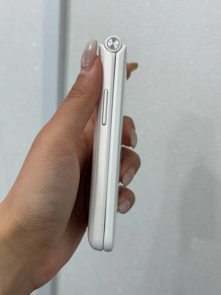 갤럭시폴더2 화이트 32GB Y1930 이미지