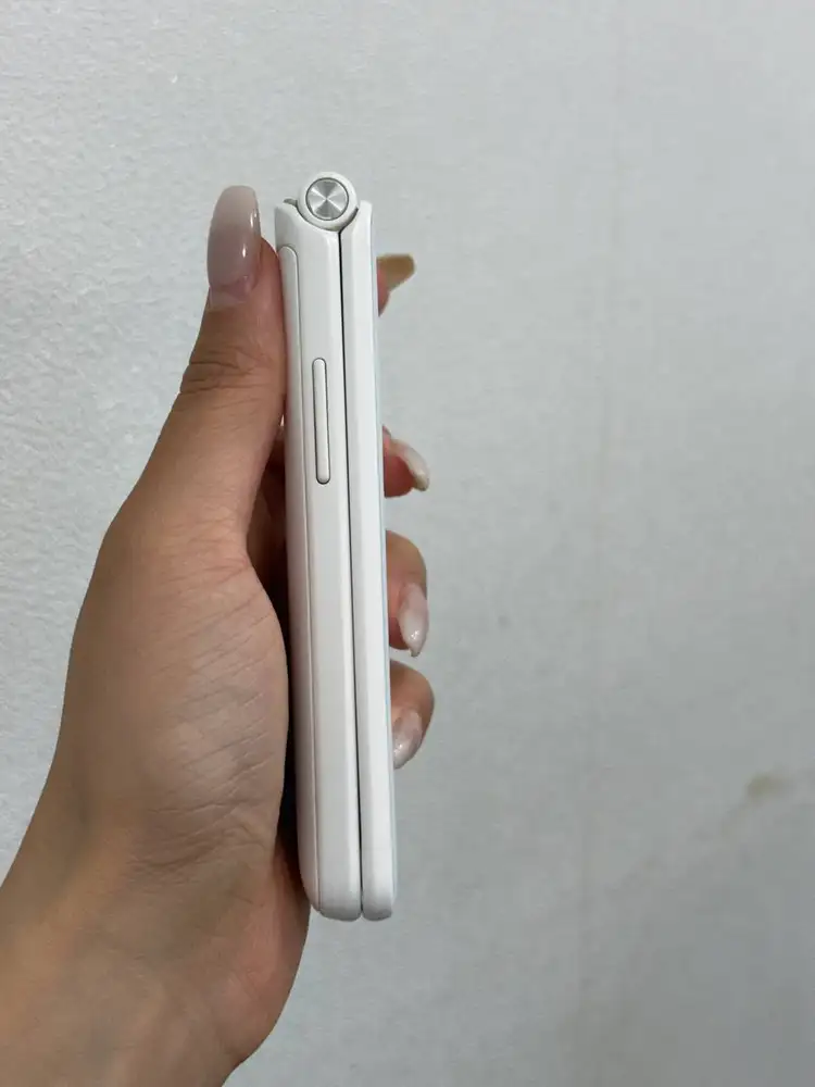 갤럭시폴더2 화이트 32GB Y1930 이미지