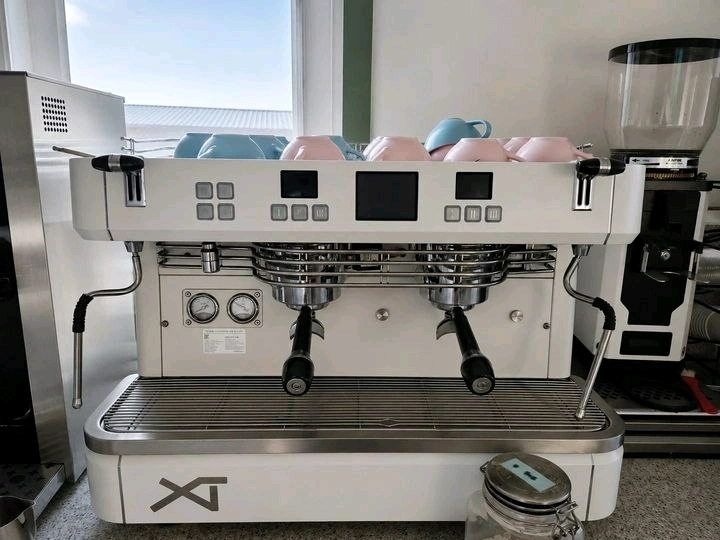 달라코르테 xt 2그룹 화이트 신품급 커피머신 - 안심되는 중고거래