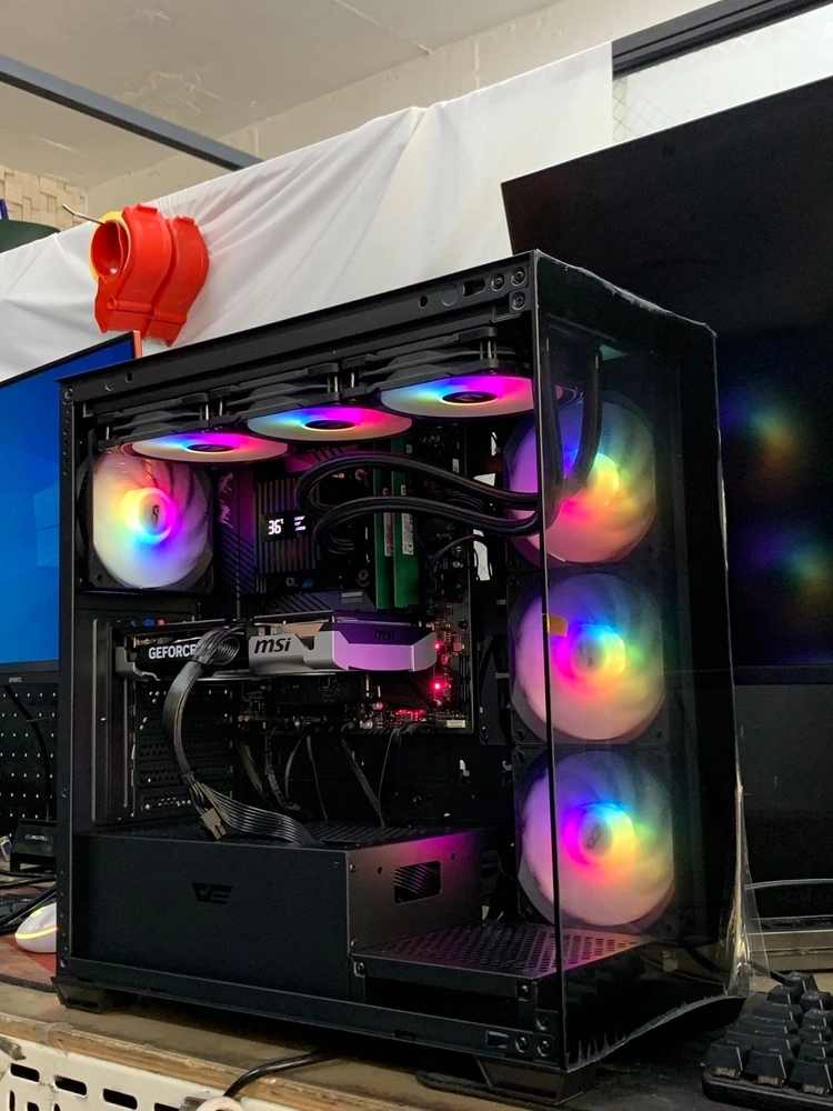 고사양 RTX5060Ti 16G 장착! 인기 조립식 게이밍 컴퓨터 데스크탑 이미지