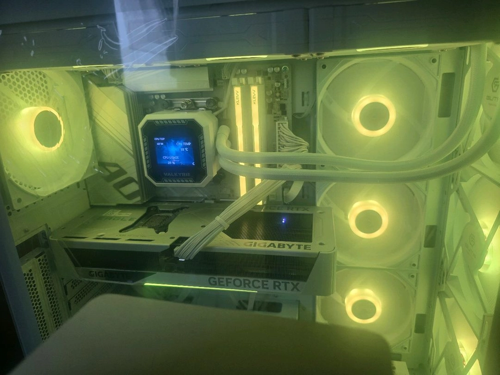 고사양 게이밍 7800x3d 5070 데스크탑 판매합니다.26년 4월 14일 구매 280이하로 안 팝니다. 이미지