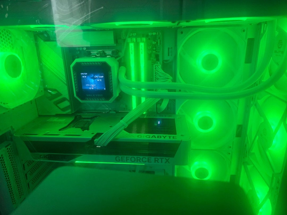 고사양 게이밍 7800x3d 5070 데스크탑 판매합니다.26년 4월 14일 구매 280이하로 안 팝니다. 이미지