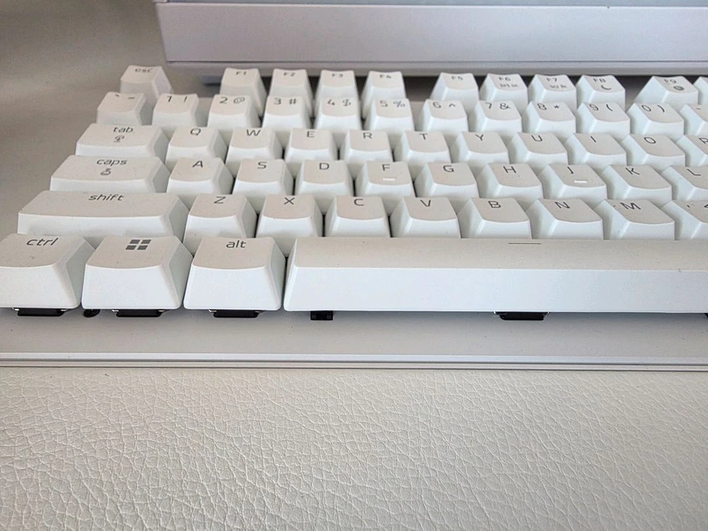 레이저 헌츠맨v3pro white 사용시간0시간 전시용 이미지