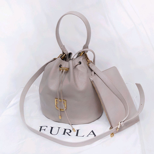훌라 (FURLA) 코로나 달리아 페블레더 가죽 버킷백 이미지