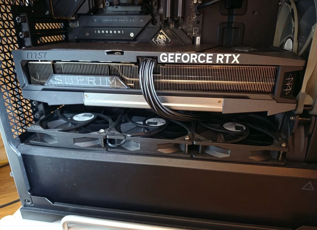 7950x3d 5090 슈프림 최고급사양 본체및 삼성 4k 모니터 - 안심되는 중고거래