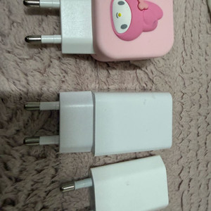 애플 삼성 산리오 충전기 이미지
