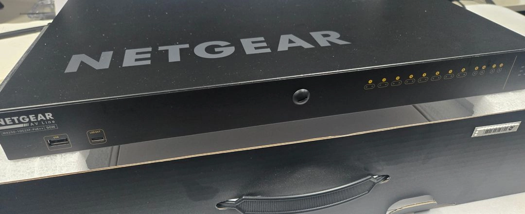넷기어 Netgear M4250-10G2XF - PoE++ (GSM4212UX) 팝니다. 이미지
