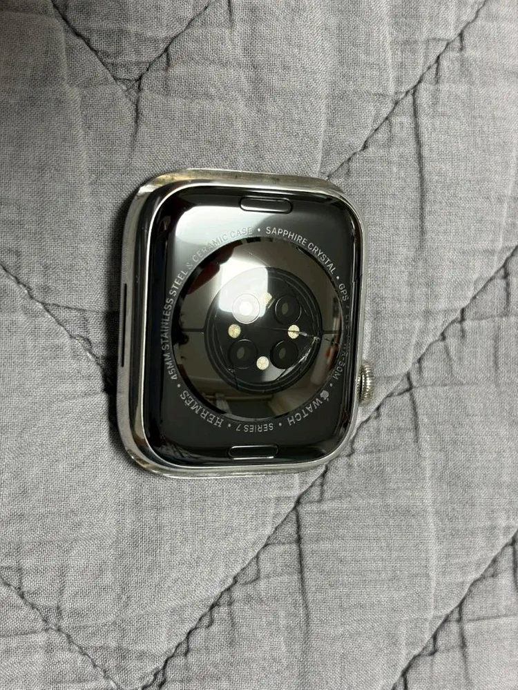 애플워치7 에르메스 45mm 실버 후면 파손 이미지