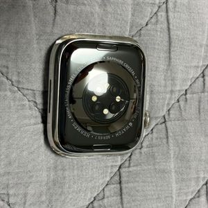 애플워치7 에르메스 45mm 실버 후면 파손 이미지