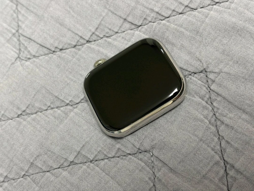애플워치7 에르메스 45mm 실버 후면 파손 이미지