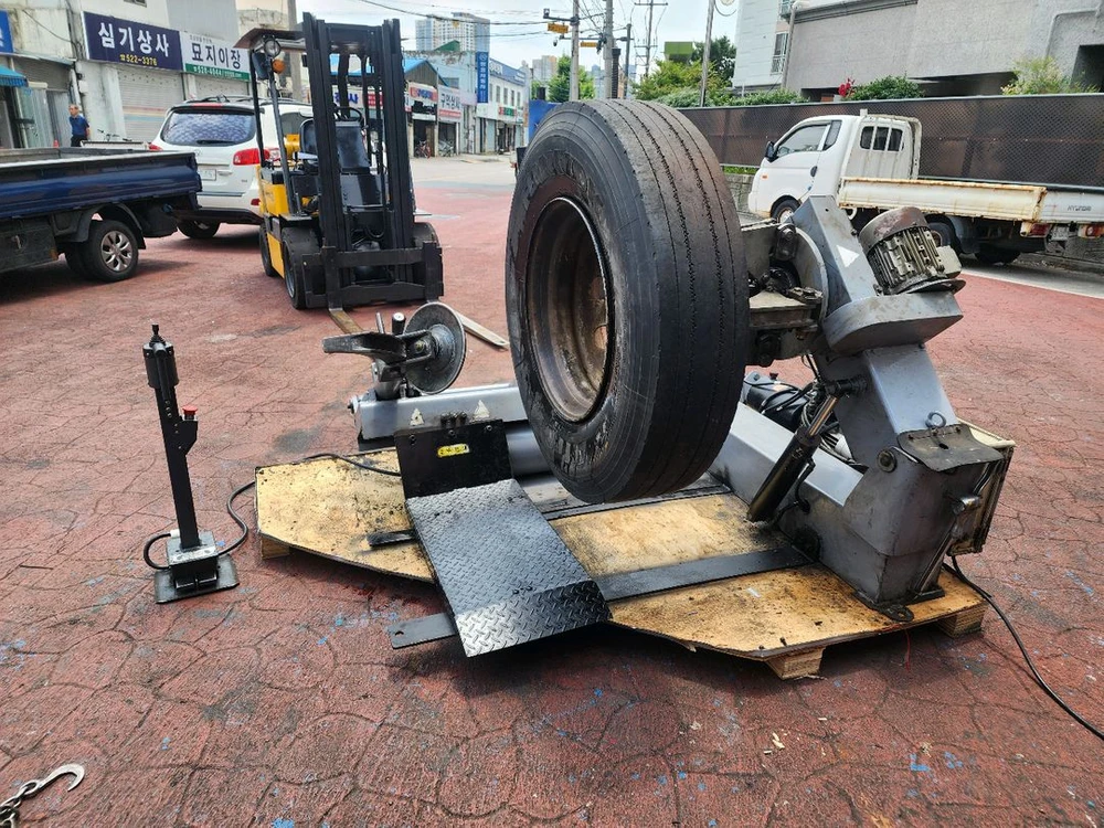 중고 대형타이어탈착기 (HT-300H) 이미지