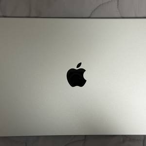 맥북 프로 m5 pro 14 14인치 기본형 실버 한영 풀박스 램 24GB CPU 15코어 GPU 16코어 1TB 이미지