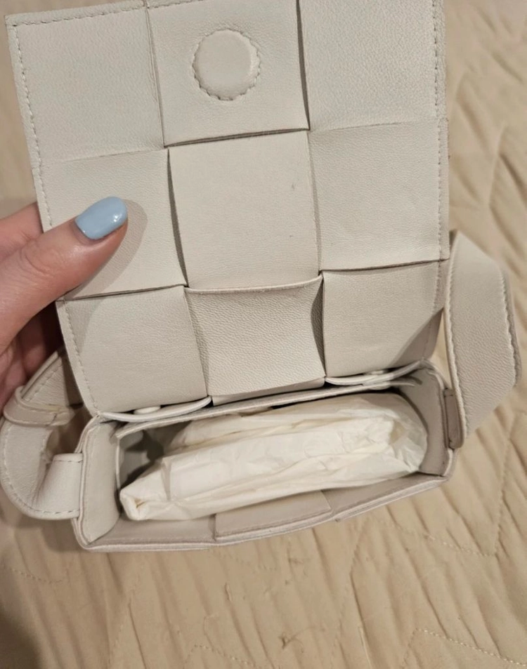 보테가베네타 카세트백 미니 화이트 이미지