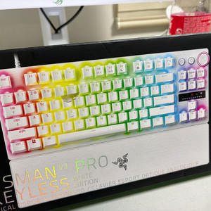razer 헌츠맨 v3 pro 화이트 TKL 이미지