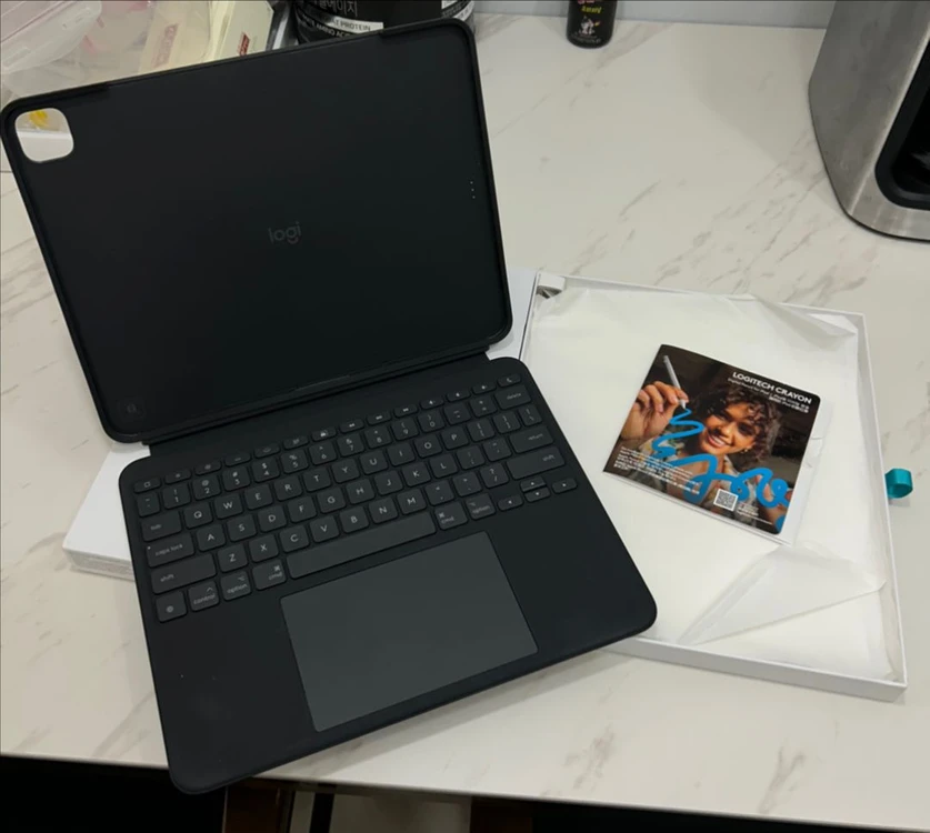 로지텍 콤보터치 iPad Pro 13인치 M4/M5 미사용급 풀박스 이미지