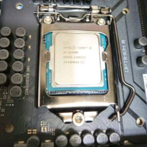 인텔 i5-11400F 이미지