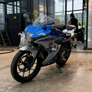 스즈키 GSX-R125 블루/실버 스포츠 바이크 이미지