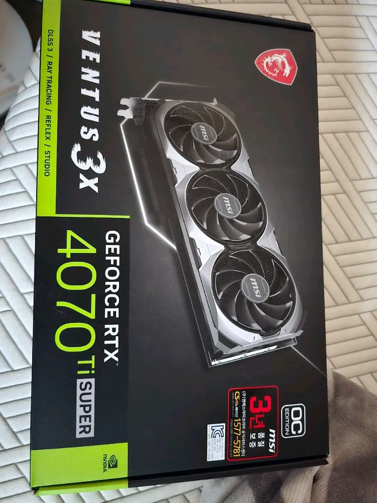 RTX 4070 Ti SUPER 그래픽카드 이미지